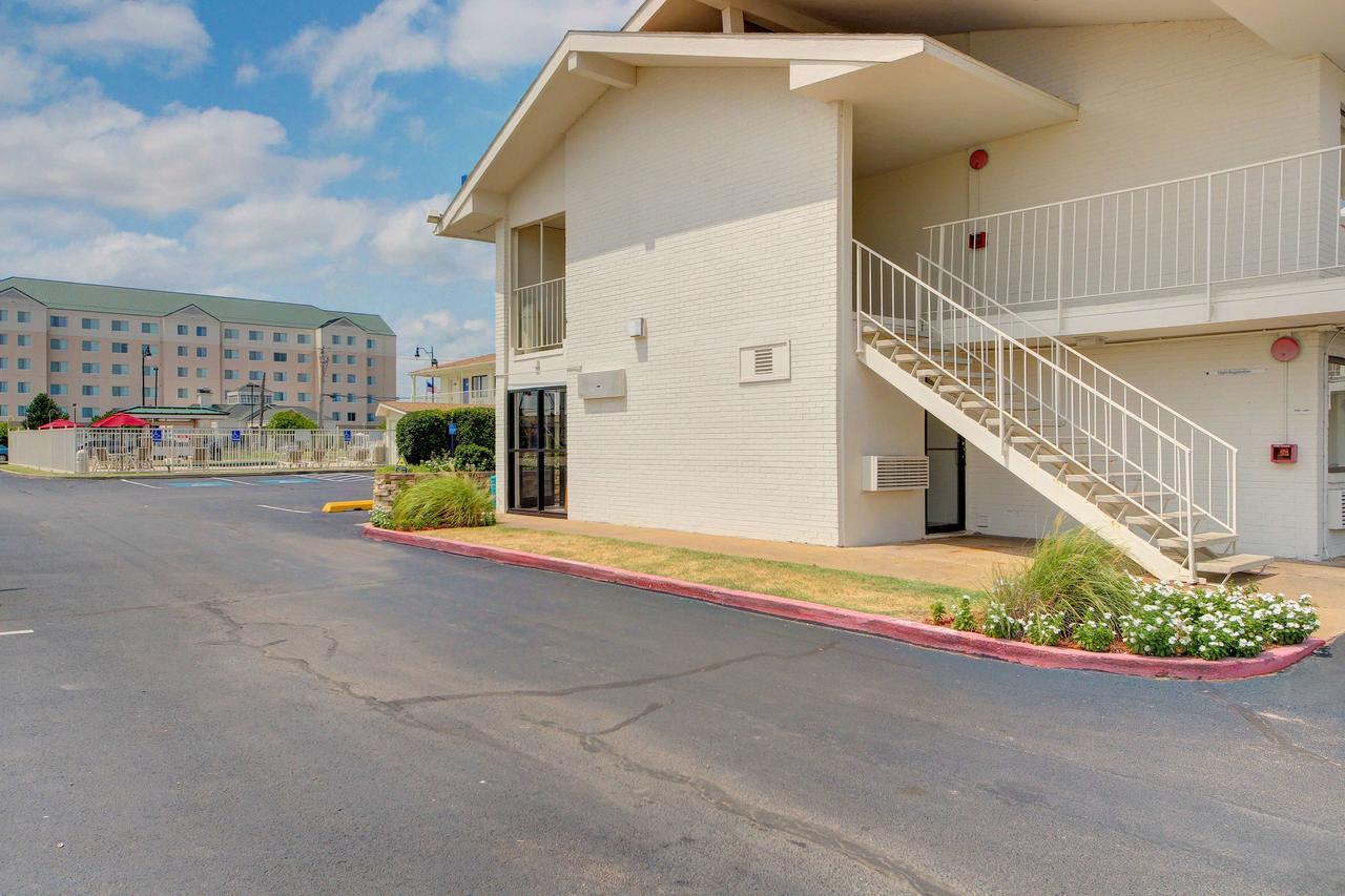 Motel 6 - Oklahoma City Airport Екстериор снимка