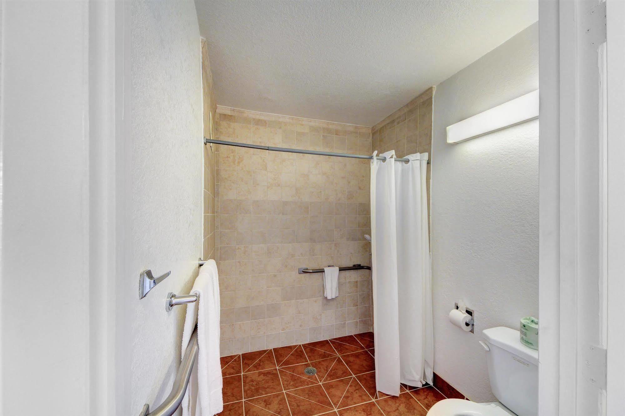 Motel 6 - Oklahoma City Airport Екстериор снимка