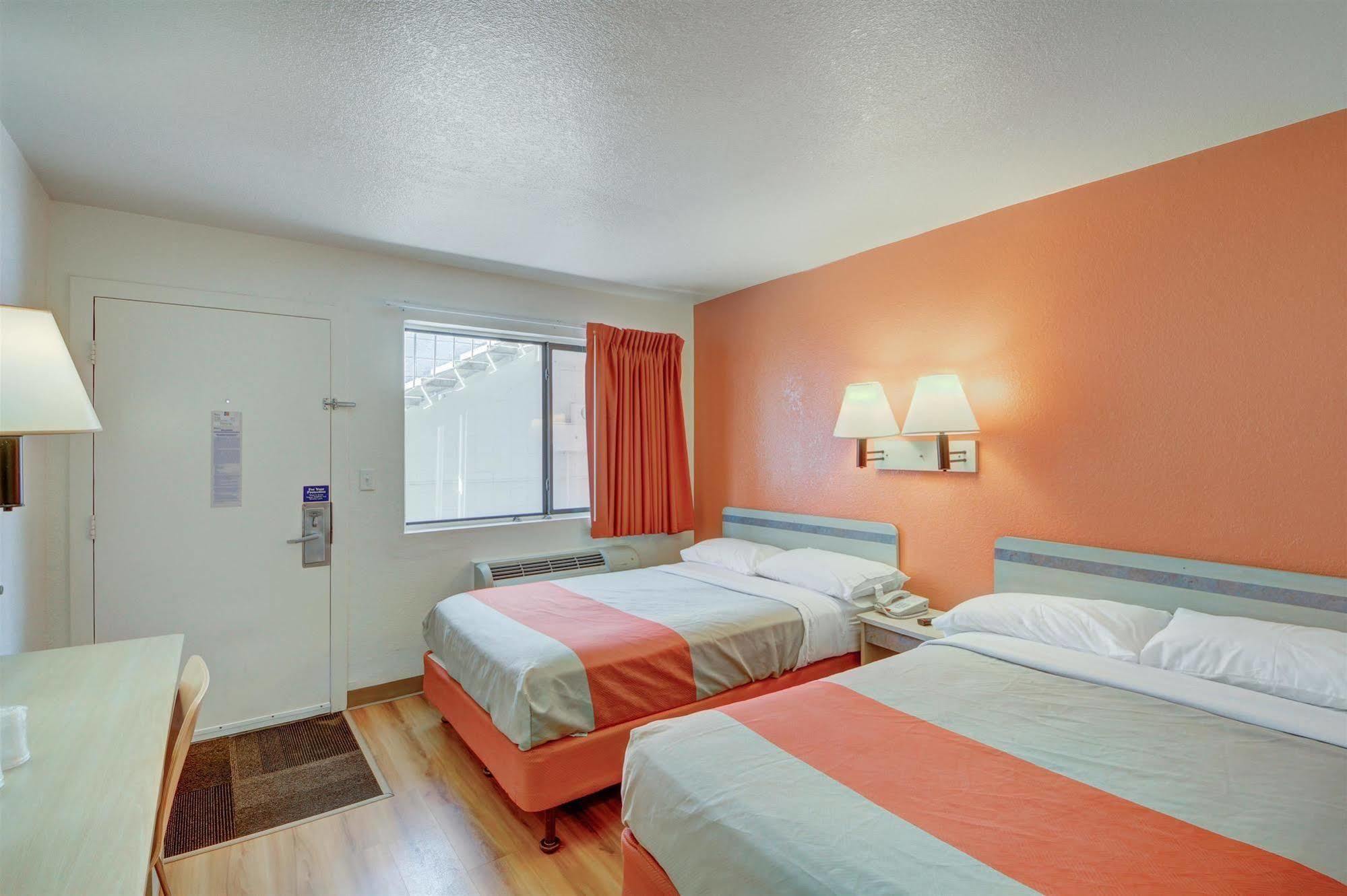 Motel 6 - Oklahoma City Airport Екстериор снимка