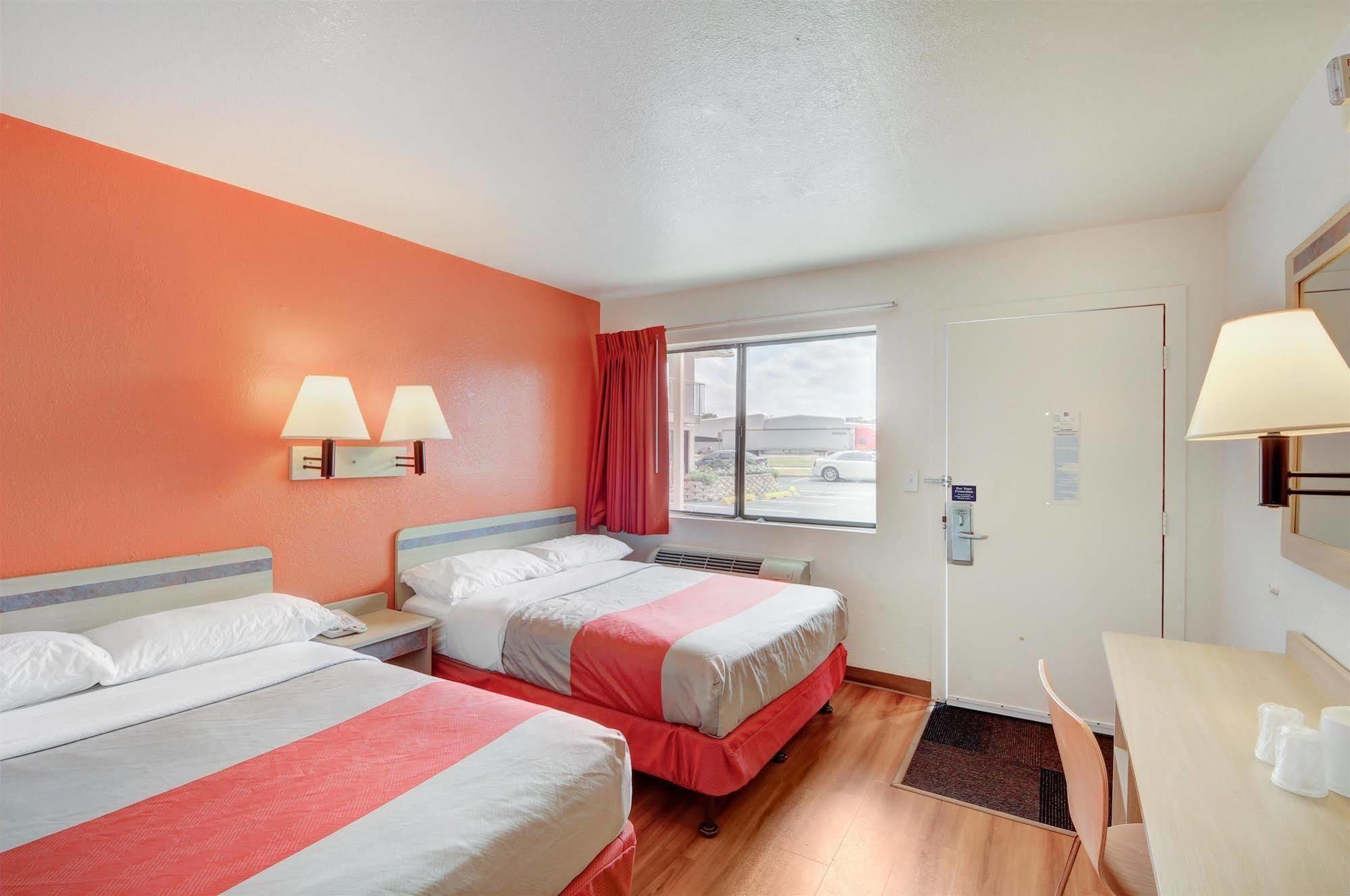 Motel 6 - Oklahoma City Airport Екстериор снимка