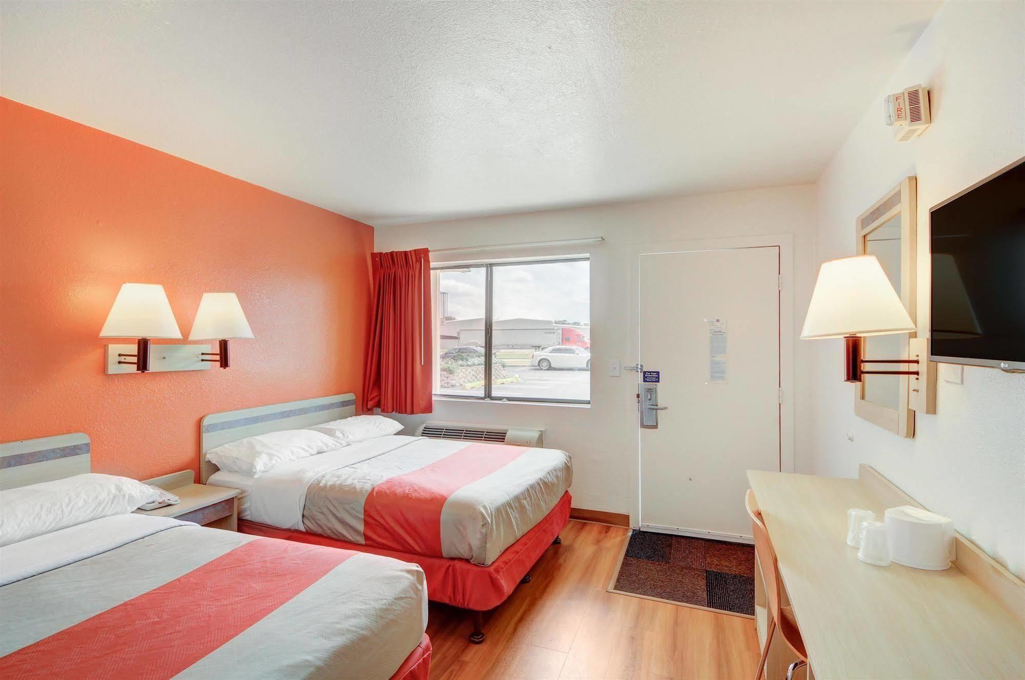 Motel 6 - Oklahoma City Airport Екстериор снимка