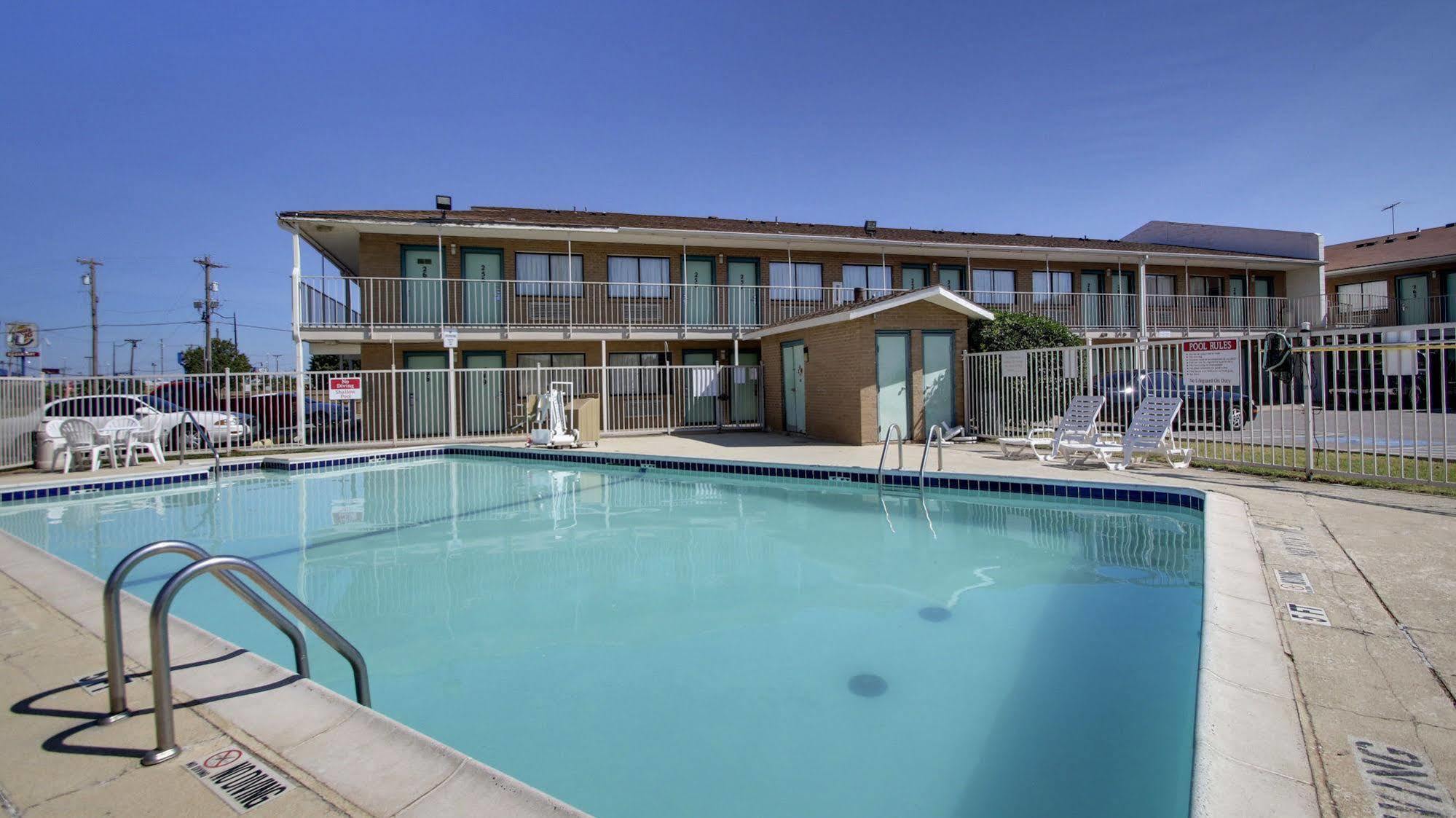 Motel 6 - Oklahoma City Airport Екстериор снимка